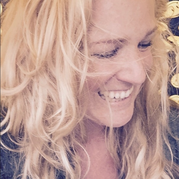 Meet your Posher, Olivia - Picture 1 of 1